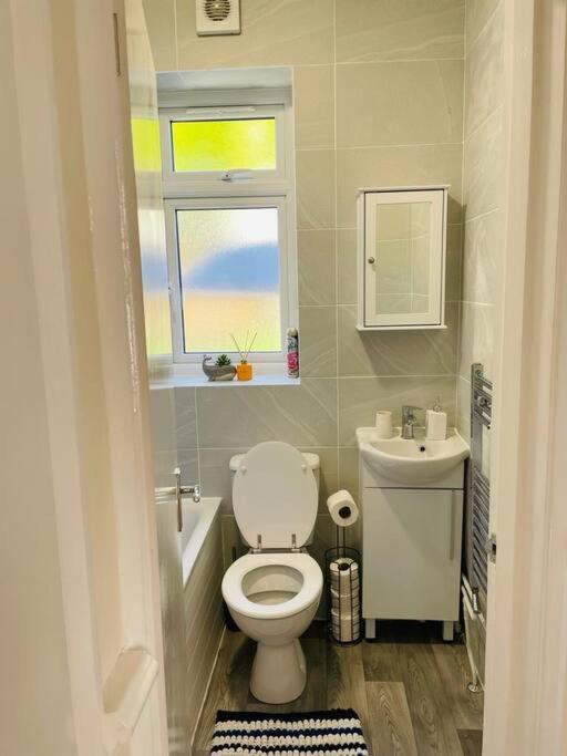 Superb And Comfortable 3Bd Home In Ντάγκεναμ Εξωτερικό φωτογραφία