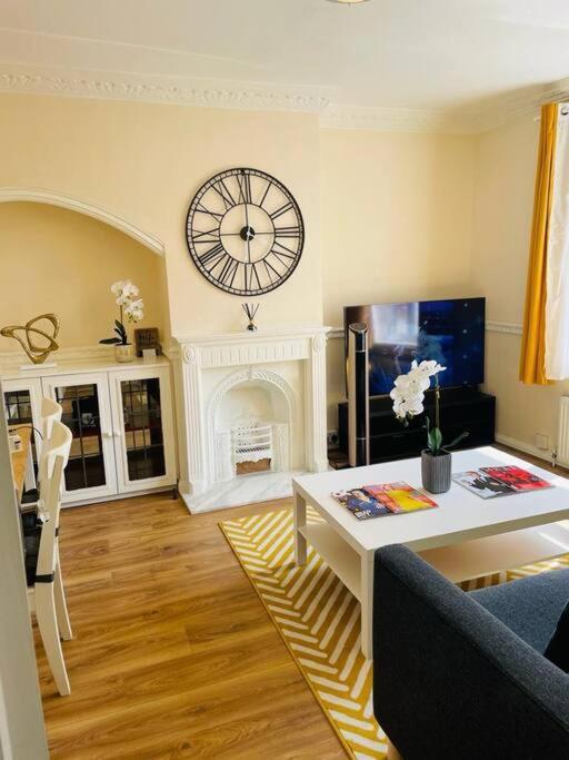 Superb And Comfortable 3Bd Home In Ντάγκεναμ Εξωτερικό φωτογραφία