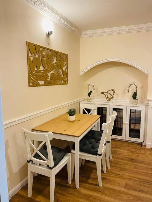 Superb And Comfortable 3Bd Home In Ντάγκεναμ Εξωτερικό φωτογραφία